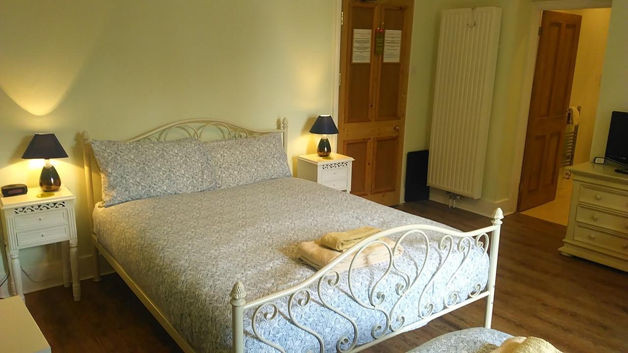 Trimnells House Bed and Breakfast Chippenham  Exteriör bild